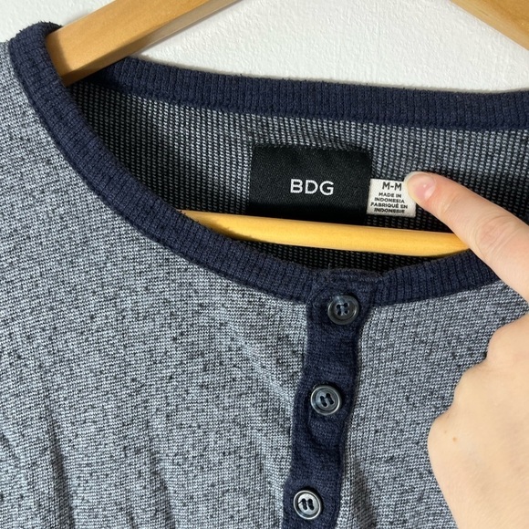 Bdg Urban Outfitters Blue Henley Mens Size Medium Shirt Long Sleeve - Picture 2 of 7
